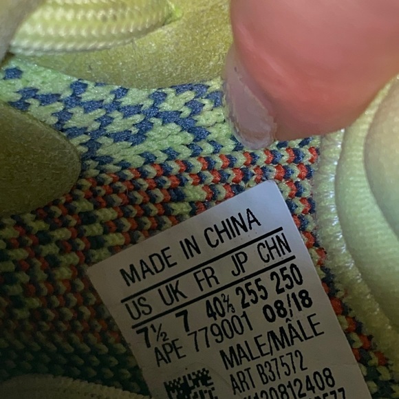 yeezy boost 350 v2 semi frozen yellow (Sold) - Picture 3 of 8